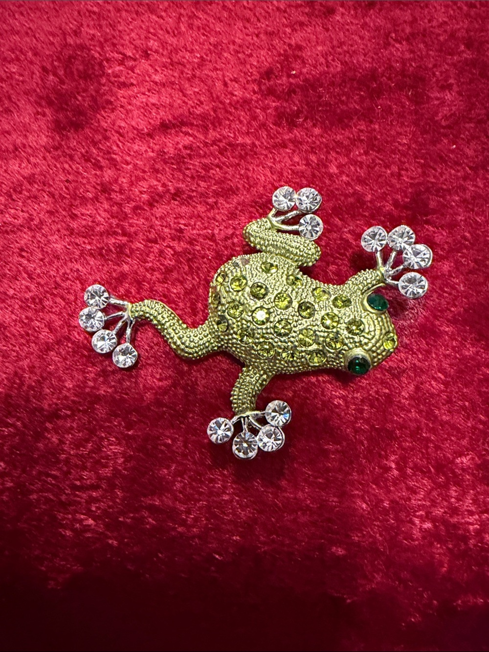 Green Rhinestone Frog Brooch 1 stone lighter tough to notice excellent condition